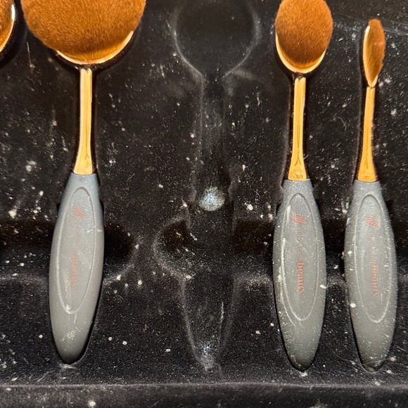 Oval Makeup Brush Set - Black and Gold see description - Picture 5 of 7